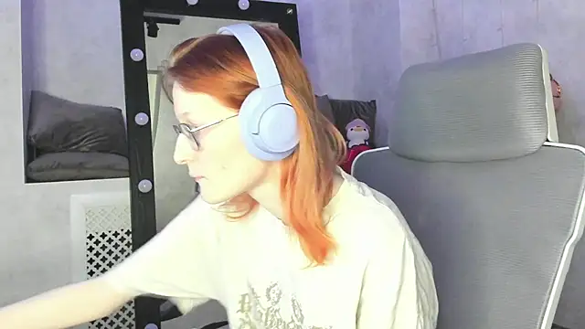 ElizabethHarpper online show from February 25, 2026, 5:13 pm