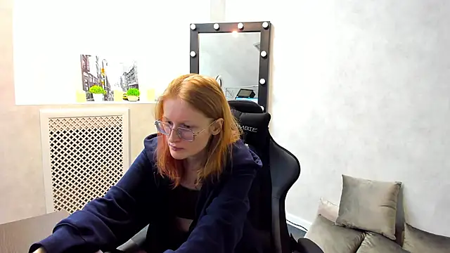 ElizabethHarpper online show from February 12, 2025, 11:29 am