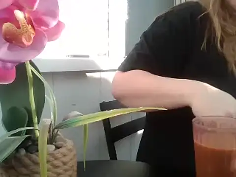 Snapshot of SweetAnastasia420love chatting on March 7, 2025, 7:08 am SweetAnastasia420love online show from March 7, 2025, 7:08 am