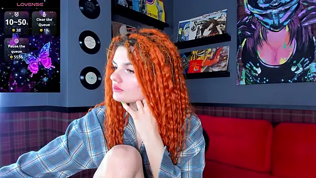 Snapshot of CharlotteMitchell chatting on October 7, 2025, 12:00 am CharlotteMitchell online show from October 7, 2025, 12:00 am