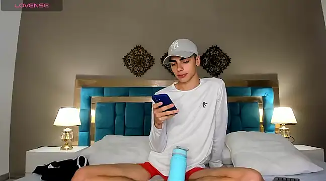 MaxOwen  online show from January 23, 2025, 8:35 pm