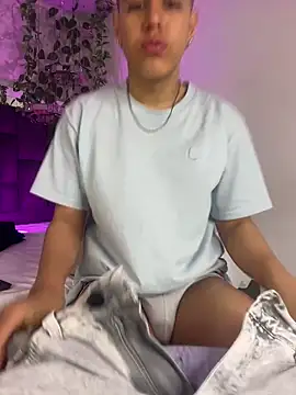 Snapshot of Angel_Khouri chatting on September 21, 2025, 4:06 am Angel Khouri online show from September 21, 2025, 4:06 am