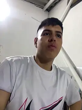 Snapshot of Angel_Khouri chatting on September 20, 2025, 3:11 am Angel Khouri online show from September 20, 2025, 3:11 am