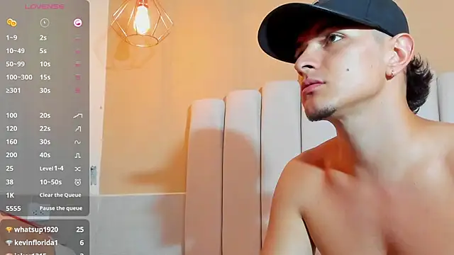 DAVID VICTORIAA online show from February 5, 2025, 4:36 pm