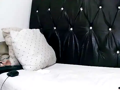 SexyLadyBoosxx online show from September 22, 2025, 2:01 pm