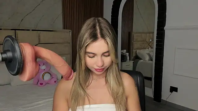 EmiilyHendriixx online show from February 15, 2025, 8:56 pm