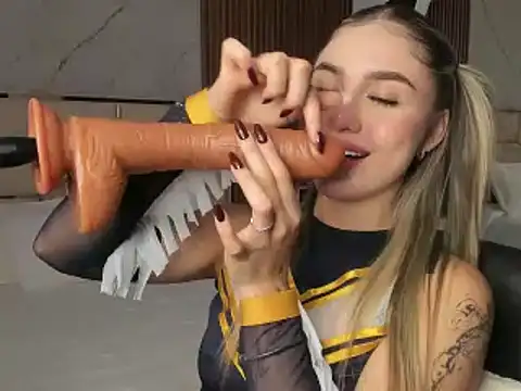 EmiilyHendriixx online show from January 24, 2025, 8:53 pm