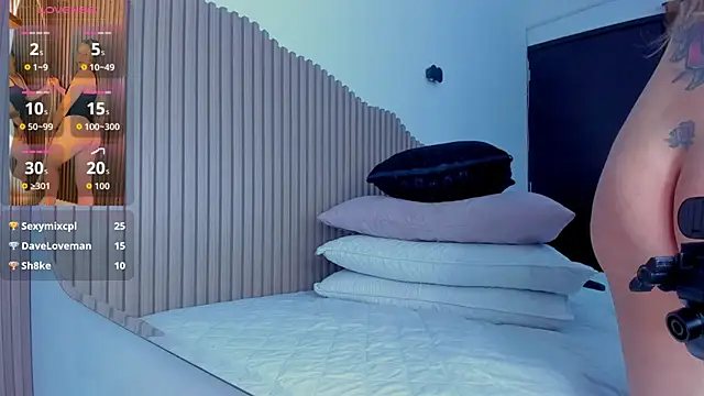 Annie kurt  online show from November 21, 2025, 8:52 pm