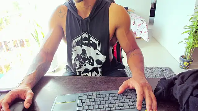 Snapshot of Adam_Valenciia chatting on October 27, 2025, 7:37 pm Adam Valenciia online show from October 27, 2025, 7:37 pm