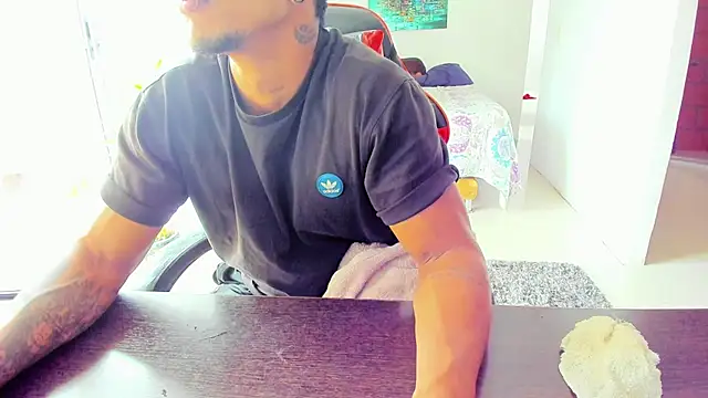 Snapshot of Adam_Valenciia chatting on September 29, 2025, 5:18 pm Adam Valenciia online show from September 29, 2025, 5:18 pm