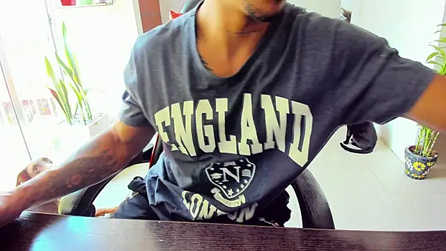 Snapshot of Adam_Valenciia chatting on October 24, 2025, 3:44 pm Adam Valenciia online show from October 24, 2025, 3:44 pm