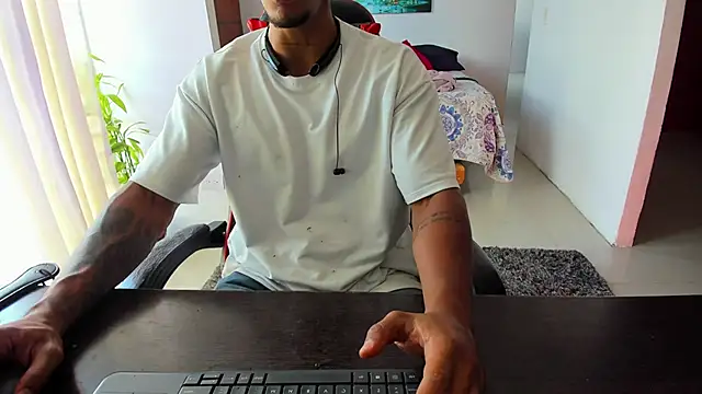 Snapshot of Adam_Valenciia chatting on September 22, 2025, 4:13 pm Adam Valenciia online show from September 22, 2025, 4:13 pm