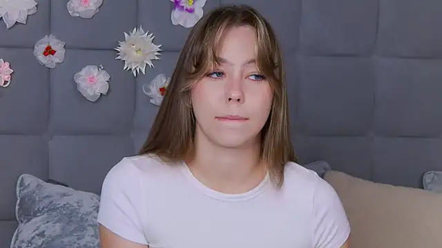 Snapshot of TheEmma chatting on September 26, 2025, 6:42 am TheEmma online show from September 26, 2025, 6:42 am