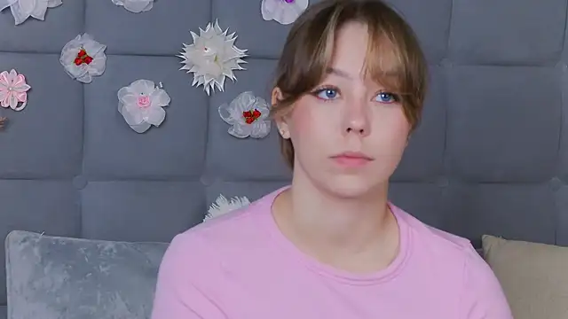 Snapshot of TheEmma chatting on October 5, 2025, 7:10 am TheEmma online show from October 5, 2025, 7:10 am