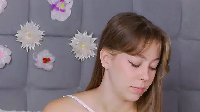 Snapshot of TheEmma chatting on September 25, 2025, 6:30 am TheEmma online show from September 25, 2025, 6:30 am