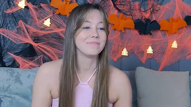 Snapshot of TheEmma chatting on November 2, 2025, 8:30 am TheEmma online show from November 2, 2025, 8:30 am