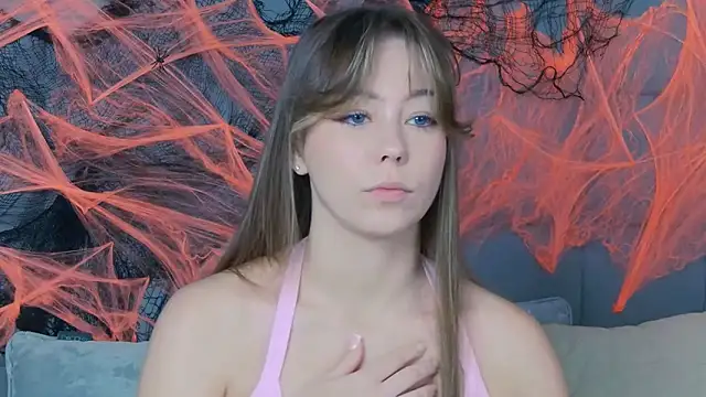 Snapshot of TheEmma chatting on October 30, 2025, 8:01 am TheEmma online show from October 30, 2025, 8:01 am