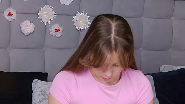 Snapshot of TheEmma chatting on September 19, 2025, 6:06 am TheEmma online show from September 19, 2025, 6:06 am