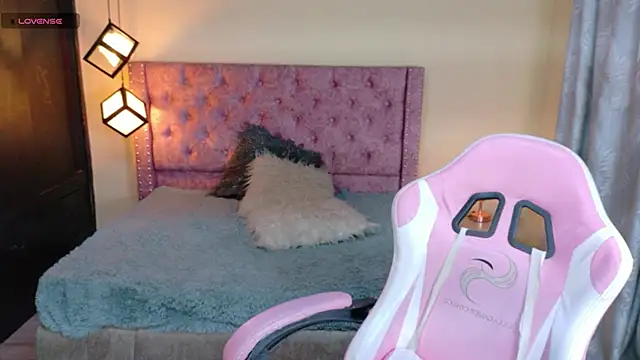 michell petty01 online show from October 29, 2025, 11:14 pm