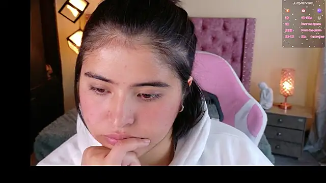 michell petty01 online show from October 25, 2025, 1:34 pm