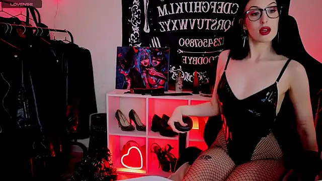 Snapshot of Miss_Alice__ chatting on June 24, 2026, 12:09 am Miss Alice online show from June 24, 2026, 12:09 am