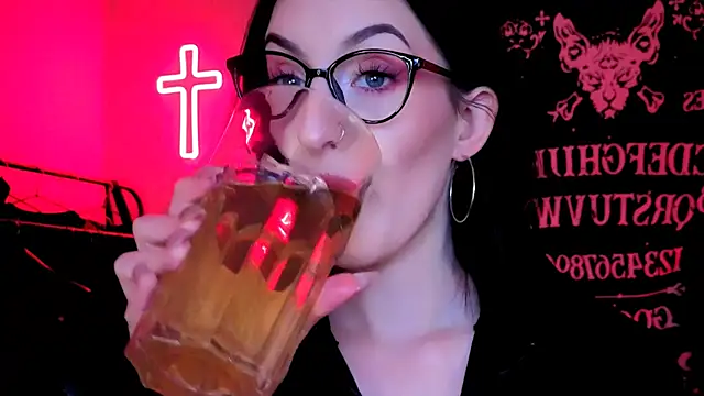 Miss Alice   online show from November 20, 2025, 1:28 am