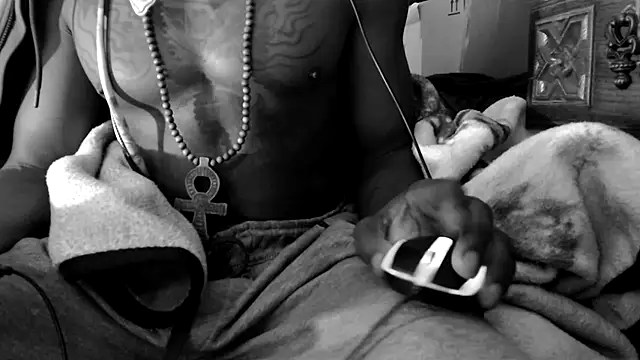 Snapshot of dominatingblacklove chatting on September 30, 2025, 9:26 am dominatingblacklove online show from September 30, 2025, 9:26 am