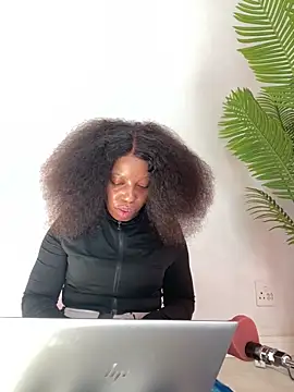 Thando04 online show from April 16, 2026, 1:56 pm