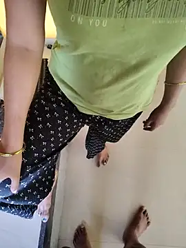 lovelygirl4567 online show from March 14, 2025, 4:32 am