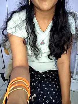 lovelygirl4567 online show from November 10, 2025, 4:12 pm