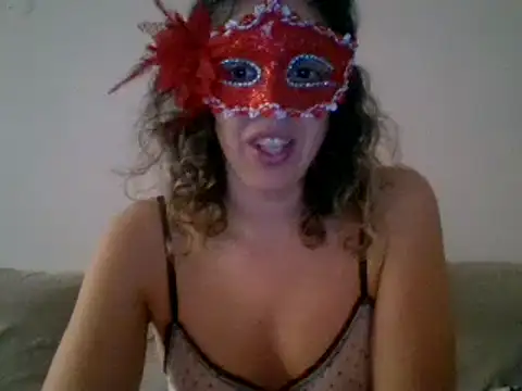 Snapshot of couple-tuga chatting on February 7, 2025, 11:24 pm couple-tuga online show from February 7, 2025, 11:24 pm