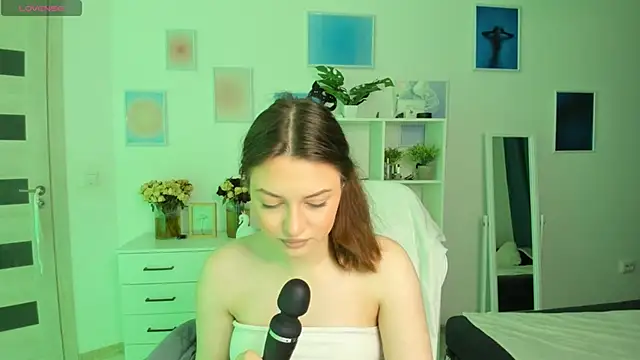 Snapshot of MiaVixxen chatting on September 22, 2025, 3:45 am MiaVixxen online show from September 22, 2025, 3:45 am