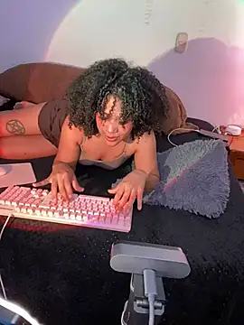 bronwgirl69 online show from March 16, 2025, 6:44 pm