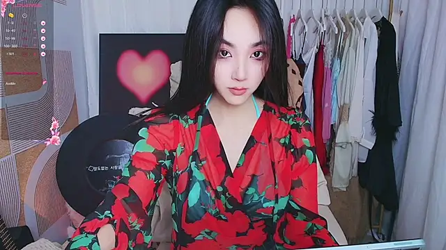 xiaotiantian-76 online show from November 17, 2025, 2:26 am