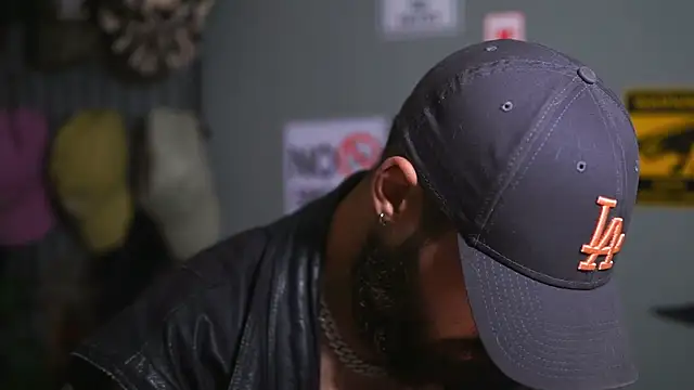 HairyRobxxx online show from November 19, 2025, 4:29 pm