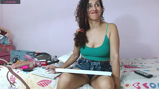Snapshot of latinabueno41 chatting on February 16, 2025, 2:09 am latinabueno41 online show from February 16, 2025, 2:09 am