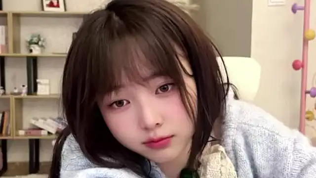 Chenjing0 online show from May 15, 2026, 12:14 pm