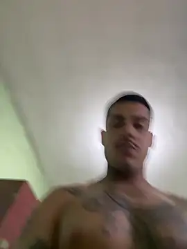 TiagopirocudoMG online show from April 15, 2026, 5:17 pm