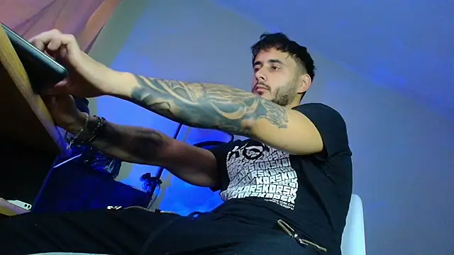 XanderCage99 online show from November 11, 2025, 1:06 pm