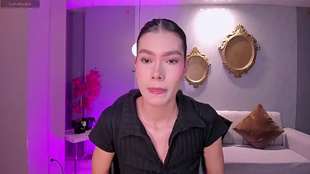 NiaSalvatore online show from March 17, 2026, 2:58 am