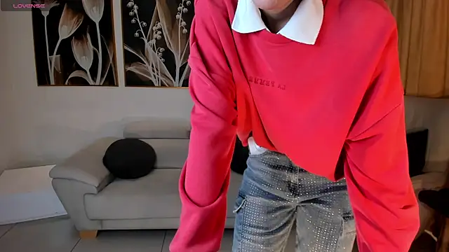 NiaSalvatore online show from October 20, 2025, 7:36 pm