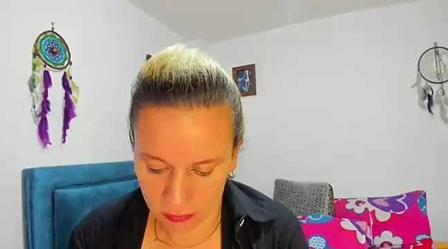 sofi saliva2511 online show from February 10, 2025, 1:46 am