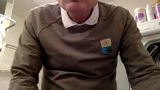 Snapshot of Parleg2 chatting on January 11, 2026, 6:15 pm Parleg2 online show from January 11, 2026, 6:15 pm