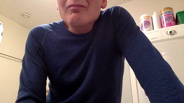 Snapshot of Parleg2 chatting on November 21, 2025, 7:13 pm Parleg2 online show from November 21, 2025, 7:13 pm