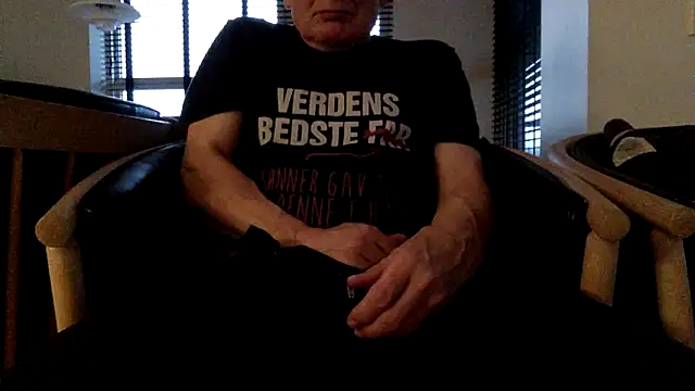 Snapshot of Parleg2 chatting on December 15, 2025, 8:31 am Parleg2 online show from December 15, 2025, 8:31 am