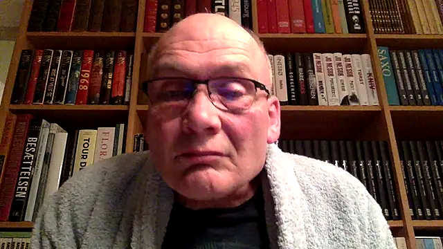 Snapshot of Parleg2 chatting on December 22, 2025, 5:18 am Parleg2 online show from December 22, 2025, 5:18 am