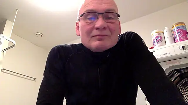 Snapshot of Parleg2 chatting on January 14, 2026, 5:16 pm Parleg2 online show from January 14, 2026, 5:16 pm