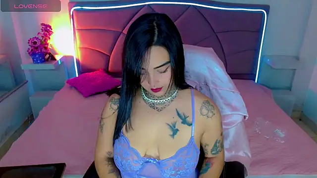 Carolaine01 online show from October 8, 2025, 8:42 pm