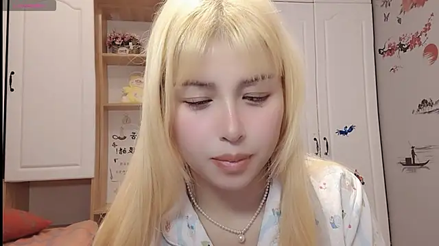 Lucky-xiuxiu online show from February 24, 2025, 5:33 am