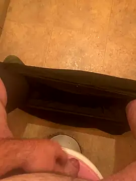 Snapshot of balint35 chatting on September 28, 2025, 2:57 pm balint35 online show from September 28, 2025, 2:57 pm